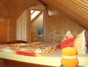 Schlafzimmer mit WC-Kabine