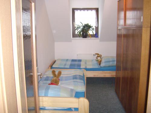 2. Schlafzimmer (Durchgangszimmer) in großer Ferienwohnung (I.OG)