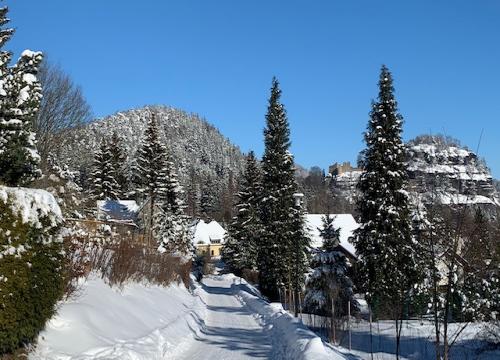 Winterlandschaft mit Blick zum Berg Oybin