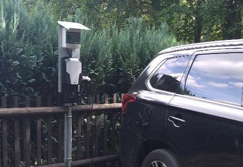 Ladebox auf dem Parkplatz, 11 kW mit Ladesteckdose Typ 2